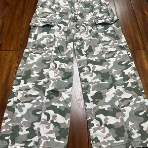 Women’s Camouflage Cargo Pants